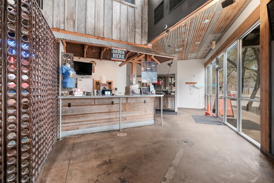 More Photos Of 13838 Jones Maltsberger Rd, San Antonio Restaurant For Sale