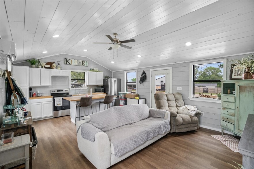 More Photos Of 1972 FM 857, Grand Saline Trailer Camper Park For Sale