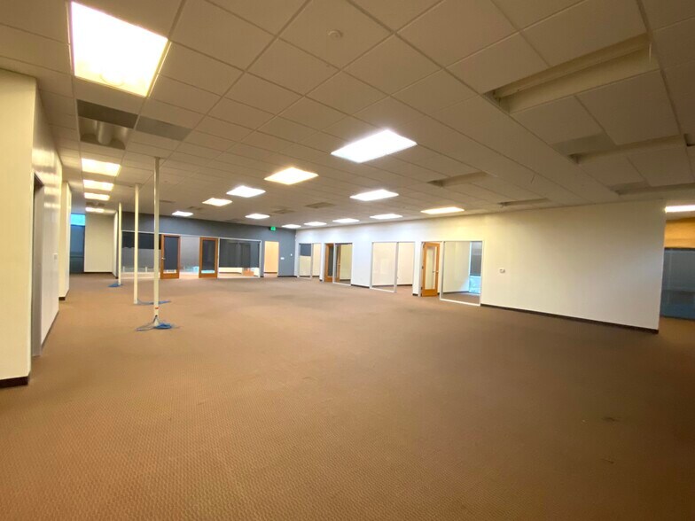 More Photos Of 2764 Gateway Rd, Carlsbad Office For Sale