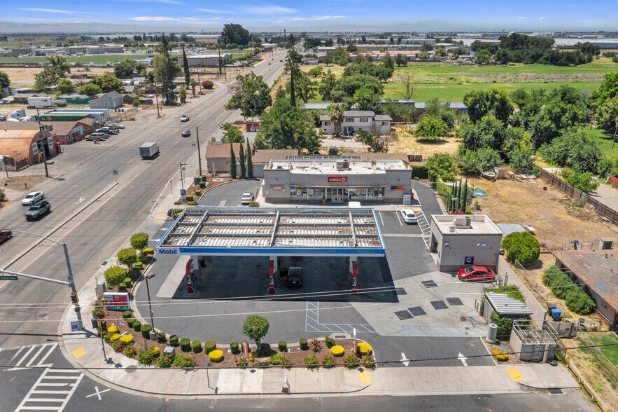 More Photos Of 2115 W Yosemite Ave, Manteca General Retail For Sale