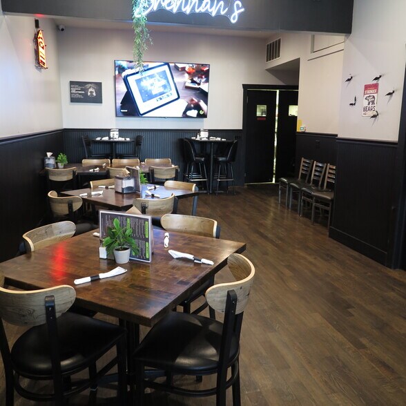 More Photos Of 139 E Walnut St, Oglesby Restaurant For Sale