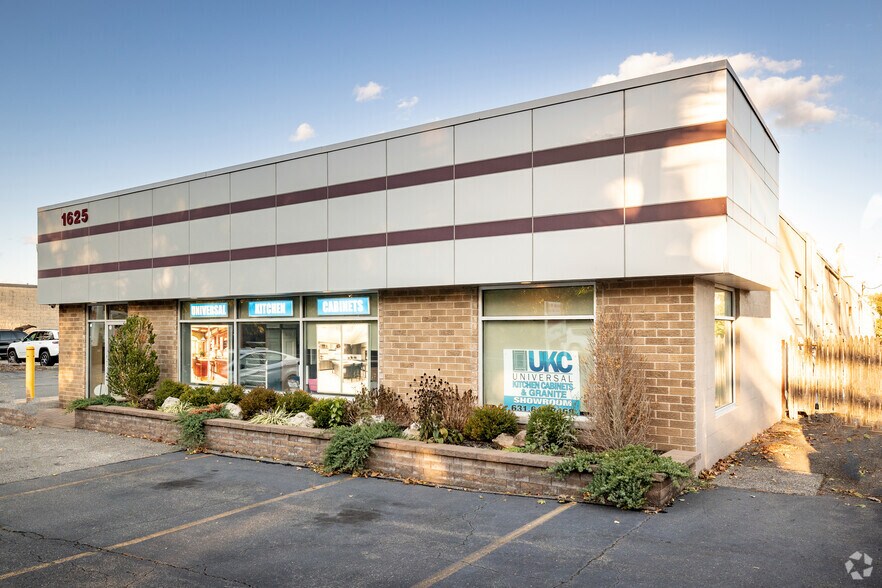 Primary Photo Of 1625 Sycamore Ave, Bohemia Warehouse For Lease