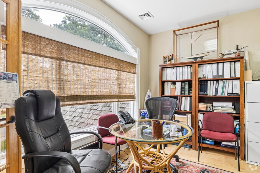 More Photos Of 704 Howe St, Point Pleasant Office For Sale