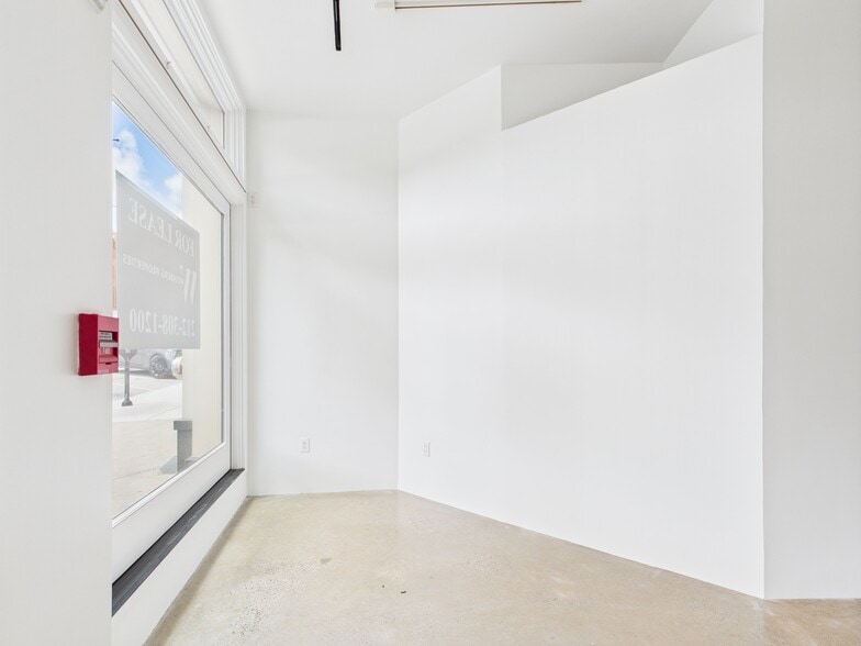 More Photos Of 407-409 Greenwich Ave, Greenwich Office For Lease