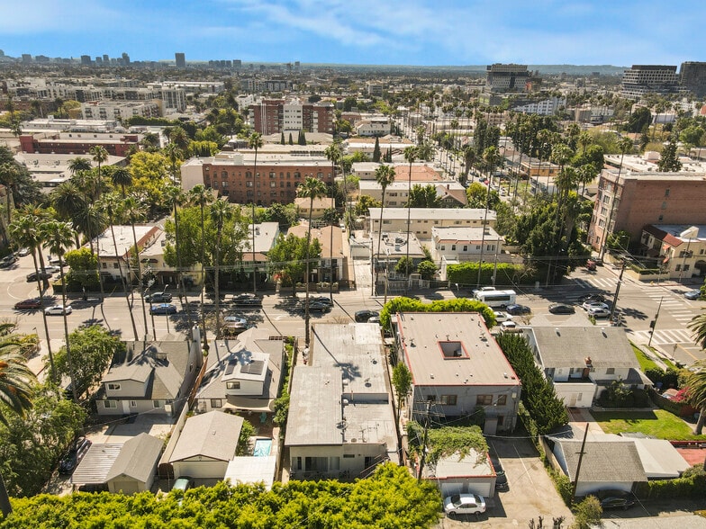 More Photos Of 5665 Franklin Ave, Los Angeles Apartments For Sale