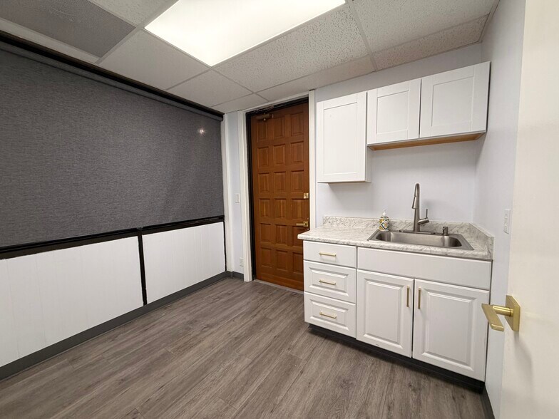 More Photos Of 15644 Pomerado Rd, Poway Medical For Lease