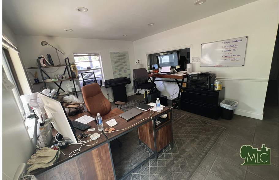 More Photos Of 425 Barry St, Orlando Warehouse For Sale