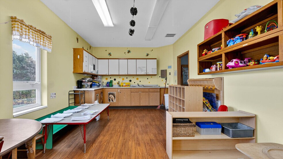 More Photos Of 1612 Truax Blvd, Eau Claire Daycare Center For Sale