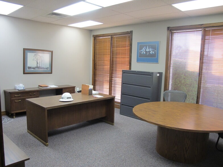 More Photos Of 3003 E Chestnut Expy, Springfield Office For Sale