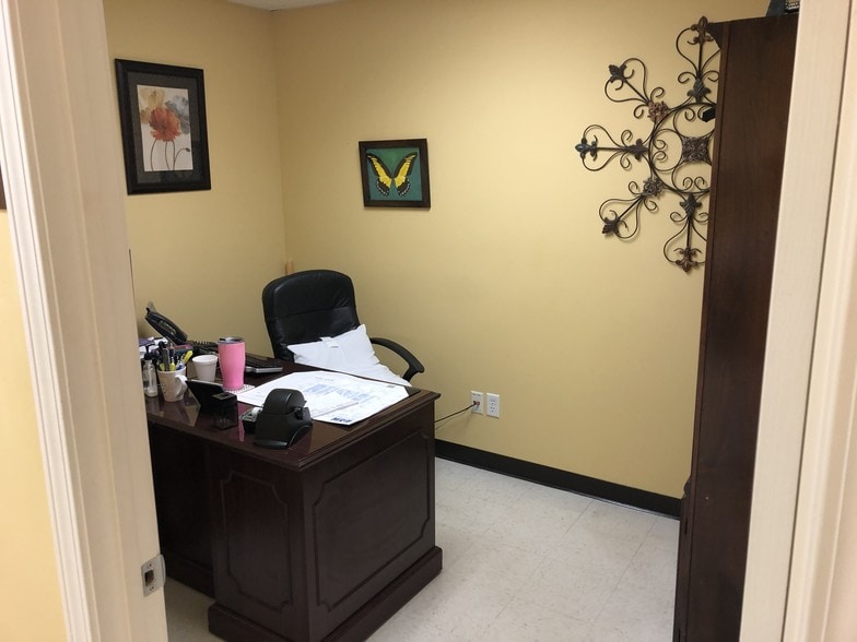 More Photos Of 1000-1099 Vendall Rd, Dyersburg General Retail For Lease