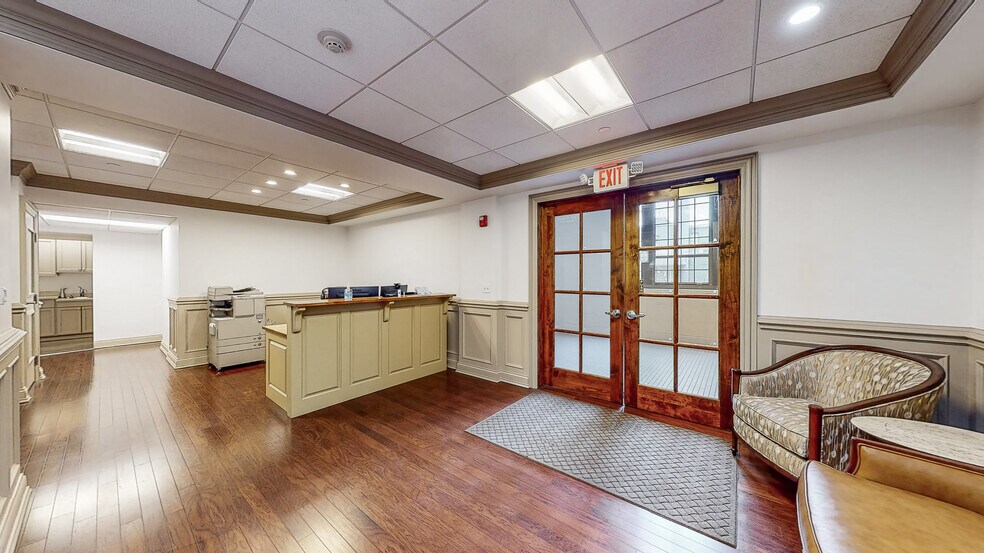 More Photos Of 202 W Main St, St Charles Office For Lease