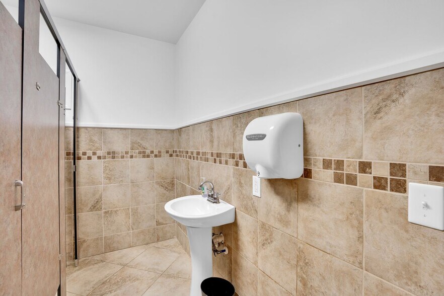 More Photos Of 1530 Buck Hill Rd, Ridgeway Industrial For Sale