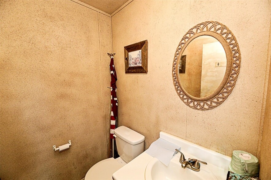 More Photos Of 108 E Wise St, Bowie Specialty For Sale