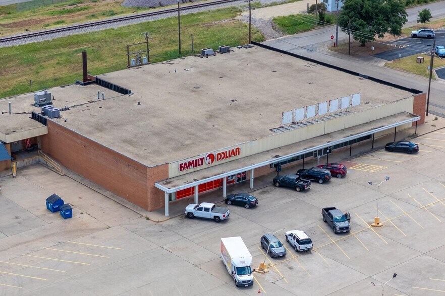 More Photos Of 500-511 E Broadway St, Sweetwater Storefront For Sale