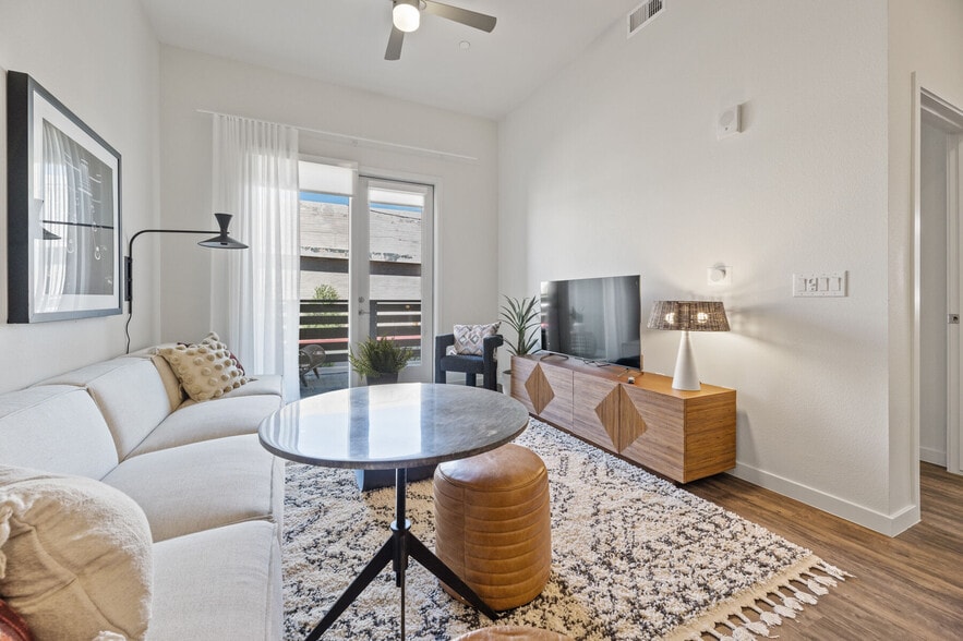 More Photos Of 2040-2060 N Scottsdale Rd, Scottsdale Apartments For Lease