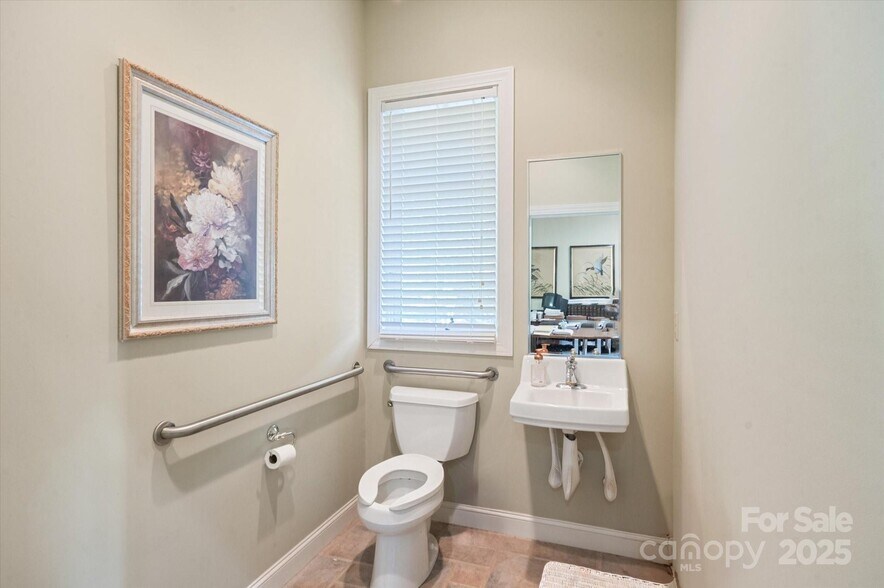 More Photos Of 5 Park Pl W, Brevard Medical For Sale