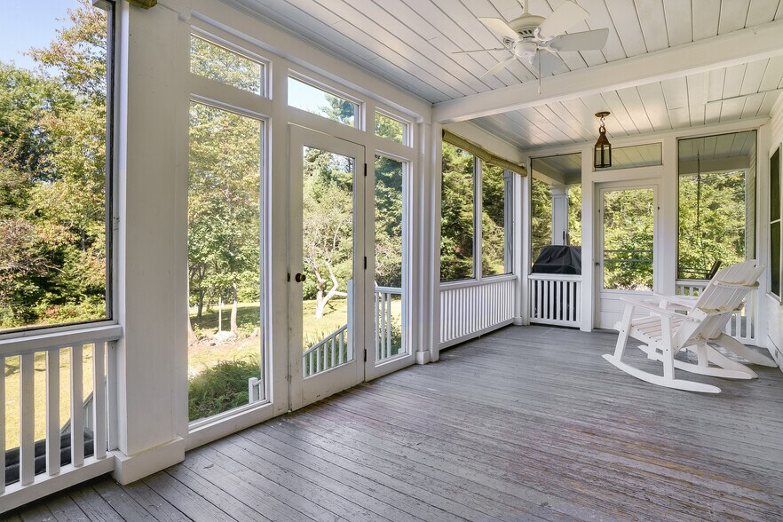 More Photos Of 3 Elm Hill Rd, Peterborough Freestanding For Sale