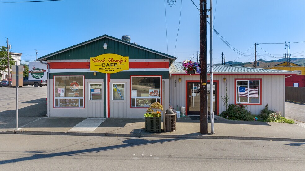More Photos Of 29 W 1st St, Coquille Restaurant For Sale