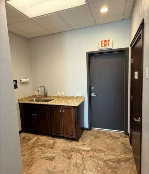 More Photos Of 1101 SW 30th Ct, Oklahoma City Medical For Lease