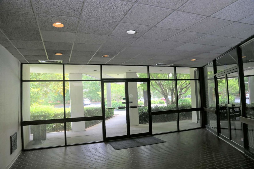 More Photos Of 5040 Snapfinger Woods Dr, Decatur Medical For Lease