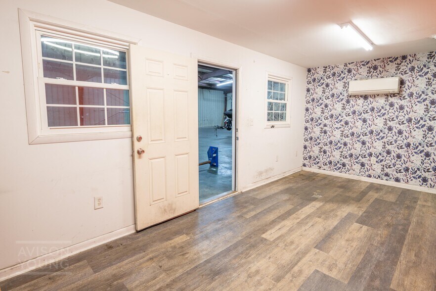 More Photos Of 401 E 1st North St, Summerville Manufacturing For Lease