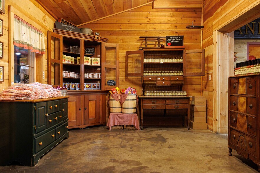 More Photos Of 63 Talona Spur Rd, Ellijay Freestanding For Sale