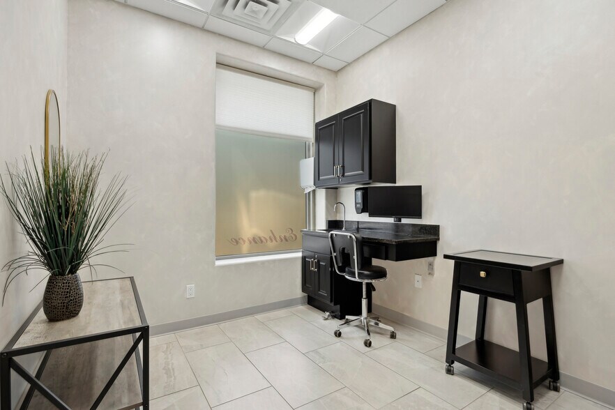 More Photos Of 4420 Valley View Rd, Edina Office For Lease