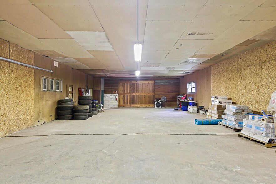More Photos Of 8106 Intersection Rd, Glen Rock Warehouse For Lease