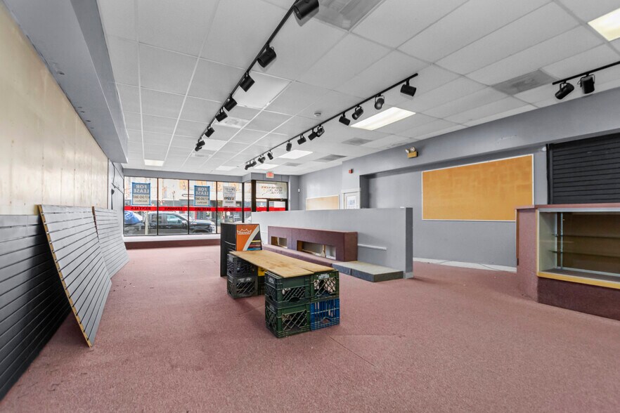 More Photos Of 405 Main St, Woburn Storefront For Lease