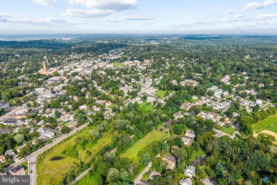 More Photos Of 405 W Wayne Ave, Wayne Office Residential For Sale