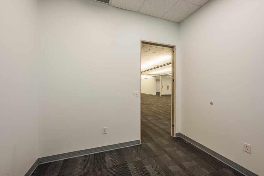 More Photos Of 5555 Northwest Pky, San Antonio Office For Lease
