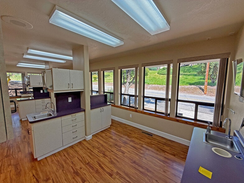More Photos Of 2916 Tunnel St, Placerville Medical For Lease