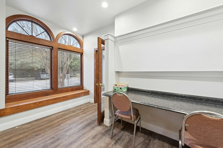 More Photos Of 7685 Northcross Dr, Austin Office For Lease