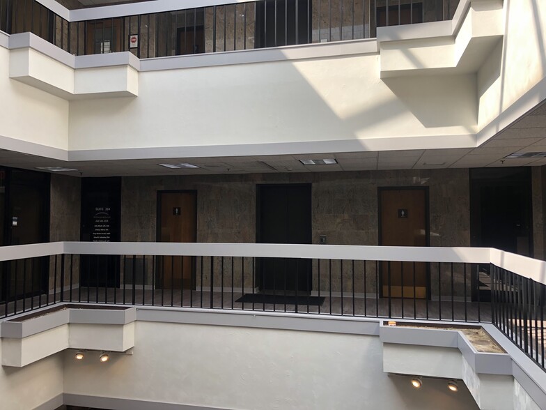 More Photos Of 2717 N Grandview Blvd, Waukesha Office For Lease