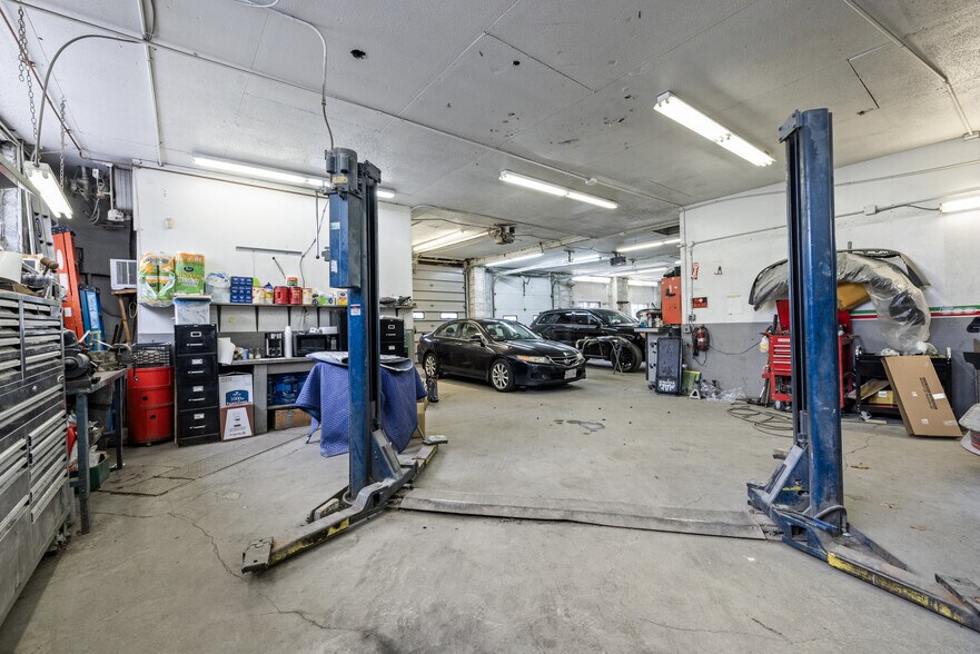 More Photos Of 20 Woodland St, Methuen Auto Repair For Sale