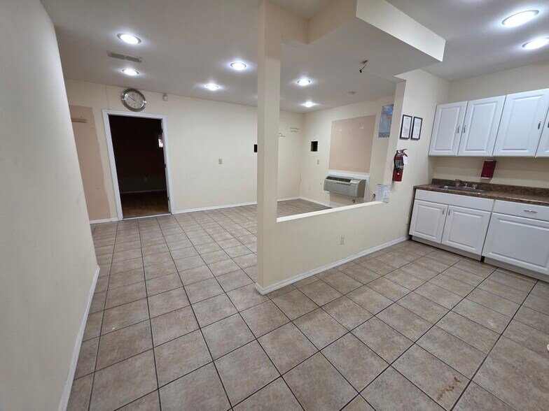 More Photos Of 239 Commercial Ave, Palisades Park Warehouse For Lease