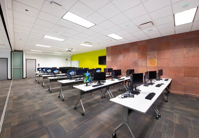 More Photos Of 560 Carillon Pky, Saint Petersburg Unknown For Lease