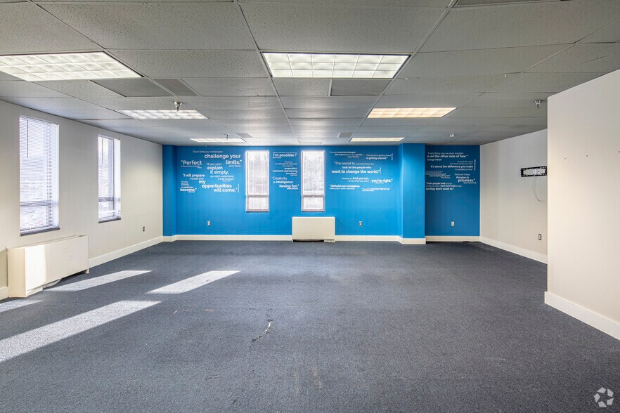 More Photos Of 2560 Huntington Ave, Alexandria Office For Lease