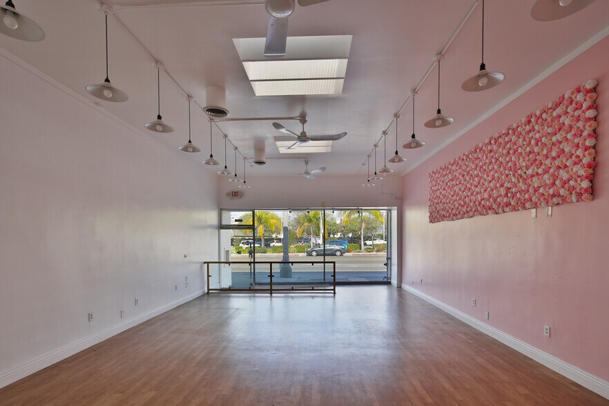 More Photos Of 7934-7940 W 3rd St, Los Angeles Storefront For Lease