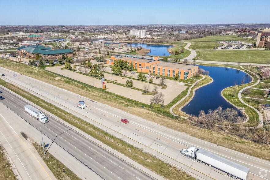 More Photos Of 6400 Westown Pky, West Des Moines Office For Lease