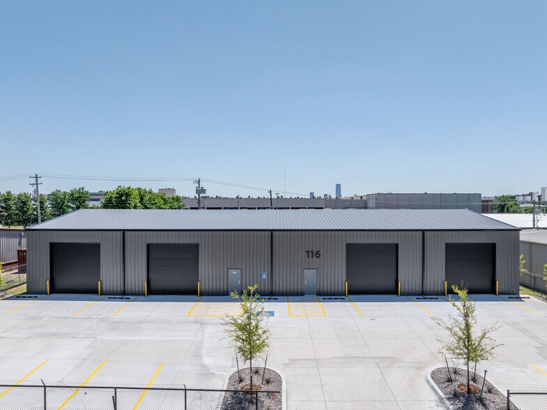 More Photos Of 116 NE 37th St, Oklahoma City Warehouse For Lease
