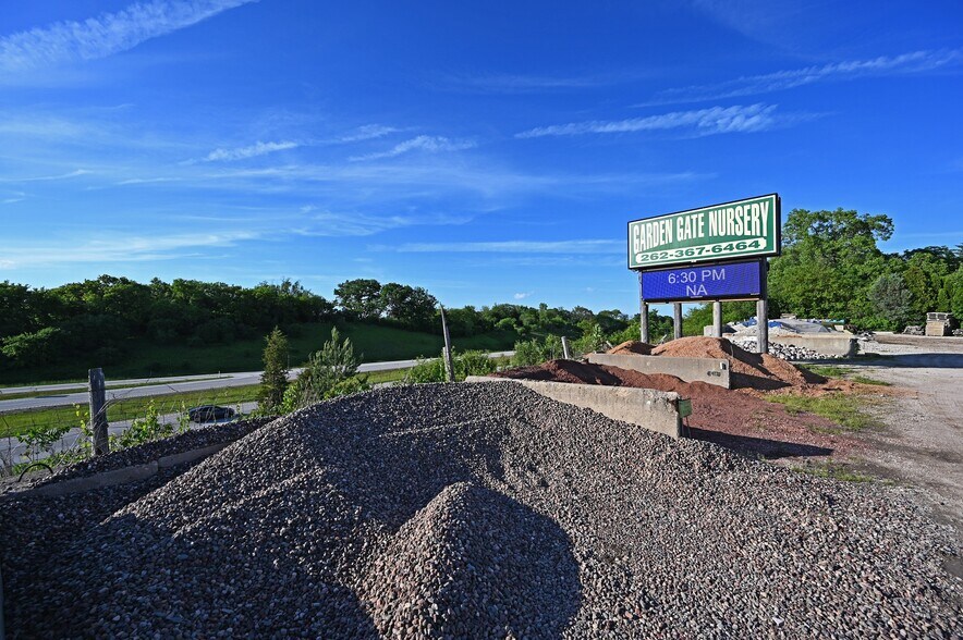 More Photos Of N47W30815 Hill St, Hartland General Retail For Sale