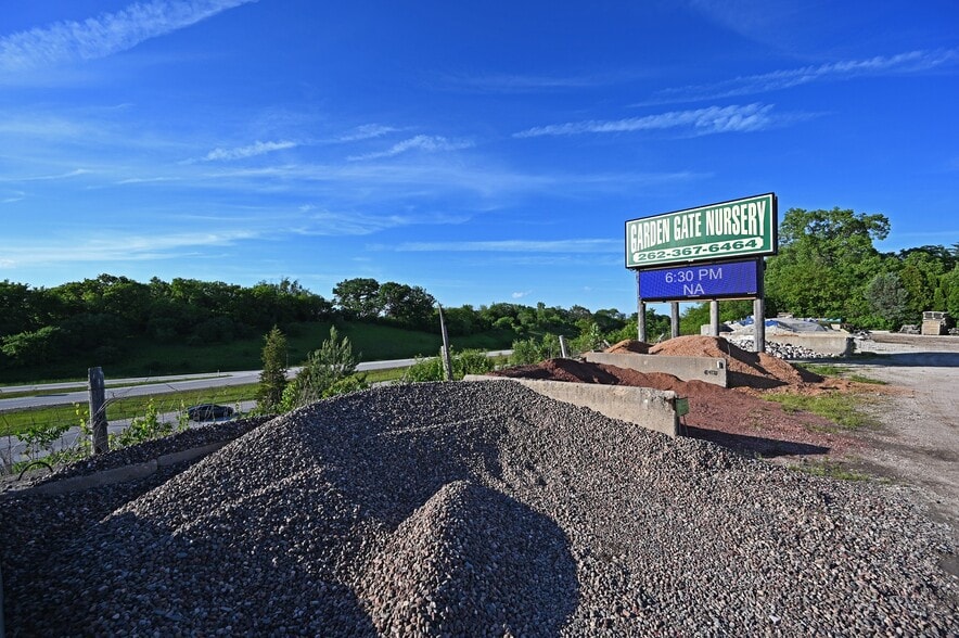 More Photos Of N47W30815 Hill St, Hartland Garden Center For Sale