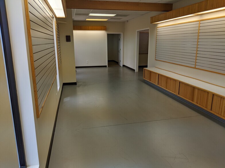 More Photos Of 3653-3673 Alamance Rd, Burlington Flex For Lease