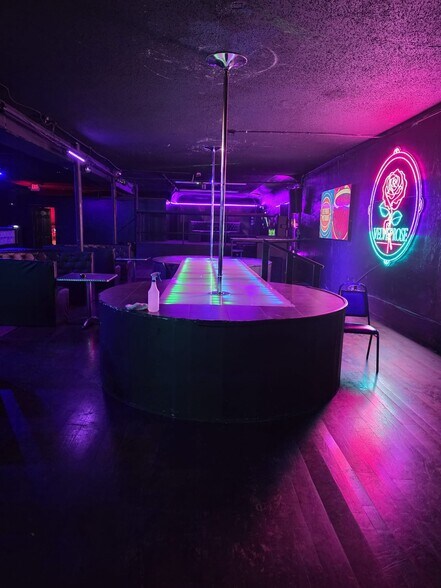 More Photos Of 8604 Jensen Dr, Houston Bar For Sale