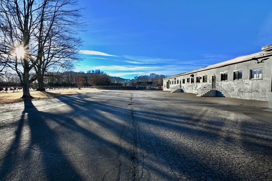 More Photos Of 251 Florence St, Leominster Warehouse For Lease