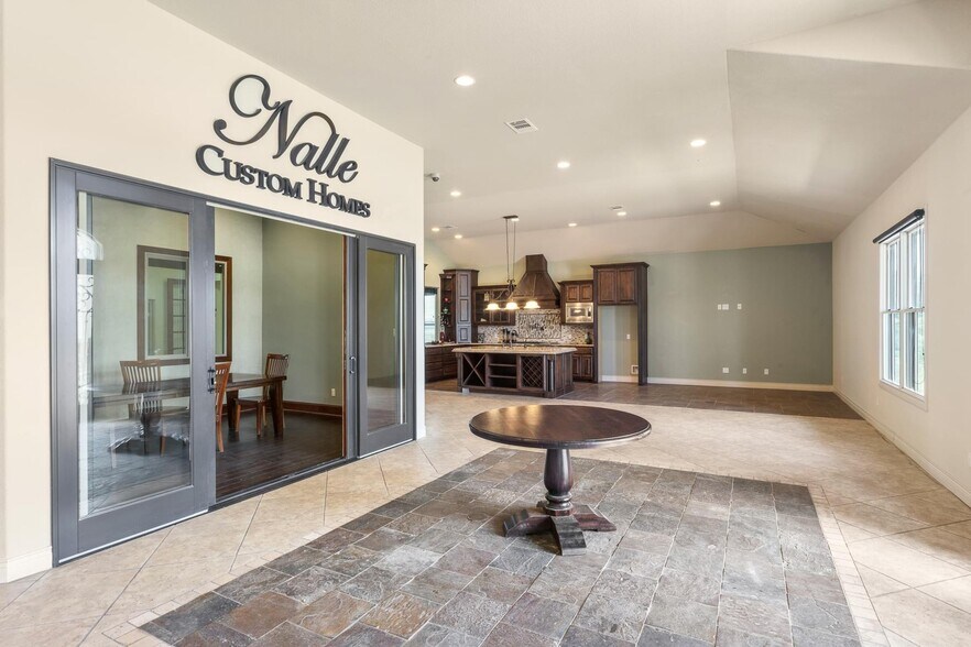 More Photos Of 105 Applewood Dr, Cedar Creek Office For Sale