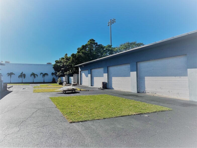 More Photos Of 6444 NE 4th Ave, Miami Warehouse For Sale