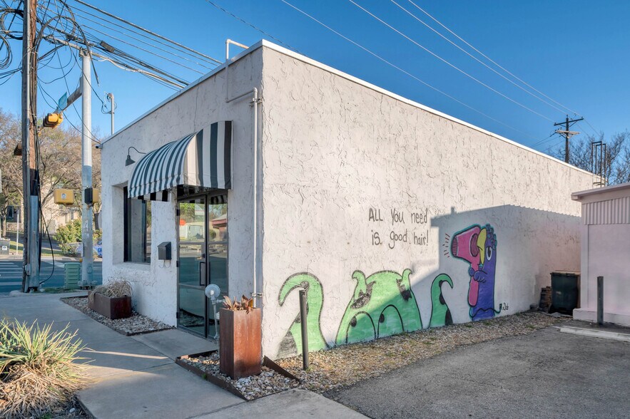 More Photos Of 1001 W 34th St, Austin Freestanding For Lease