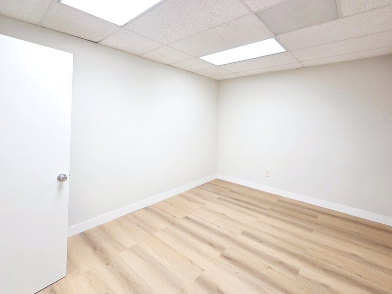 More Photos Of 1396 E Santa Clara St, San Jose Storefront Retail Residential For Lease